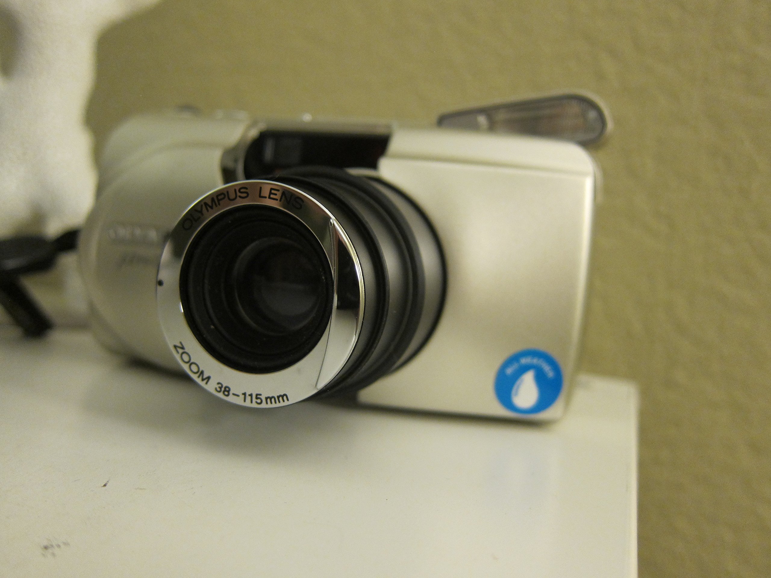 OLYMPUS MJU Zoom 115 CG - Câmera 35mm Automática com Zoom 38-115mm